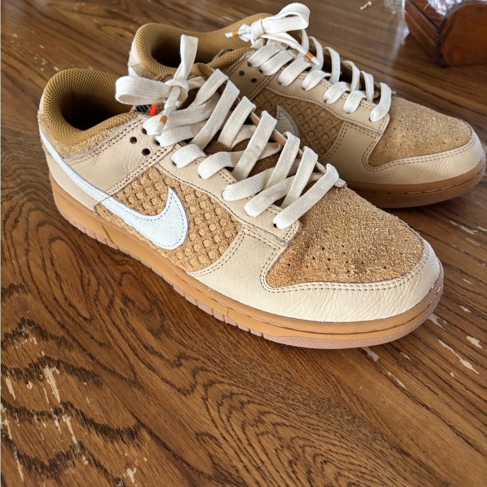 Men’s Nike Low-Top Sneakers in Tan, White & Gum